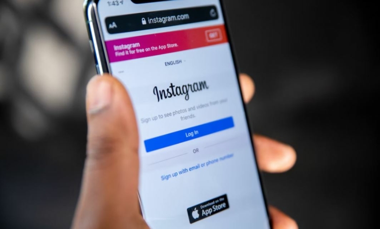 How to Read Instagram Direct Messages without Being Seen?